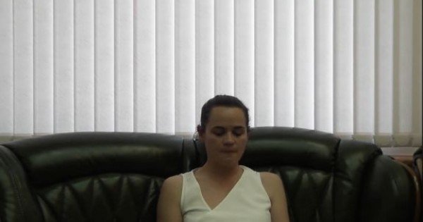 Tihanovskaia, filmată cum citește de pe foaie un nou mesaj către belaruși: Nu vreau vărsare de sânge și violență (VIDEO)