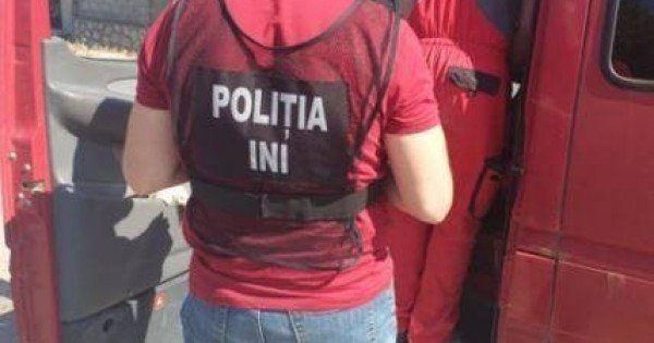Două autocamioane pline cu explozivi, stopate pe un traseu din țară; Unde urma să ajungă substanțele