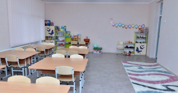 Copiii dormeau la amiază pe saltele amplasate pe podea: Detalii despre grădinița din capitală, închisă după ce au fost depistate numeroase ilegalități