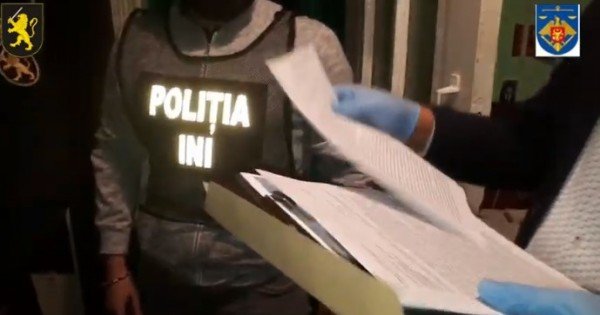 /VIDEO/ Membrii unei grupări criminale, reținuți. Indivizii șantajau proprietarii unui magazin din Cahul