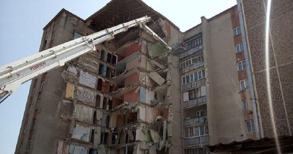 Încep lucrările de demolare a blocului prăbușit de la Otaci: IGSU anunță că va gestiona acțiunile // FOTO