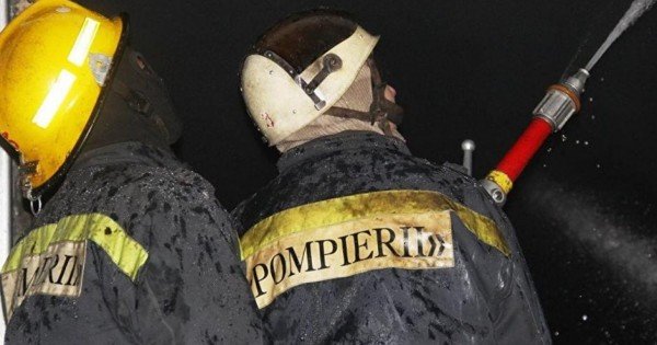 Un bătrân din Strășeni a fost scos dintr-o casă cuprinsă de flăcări