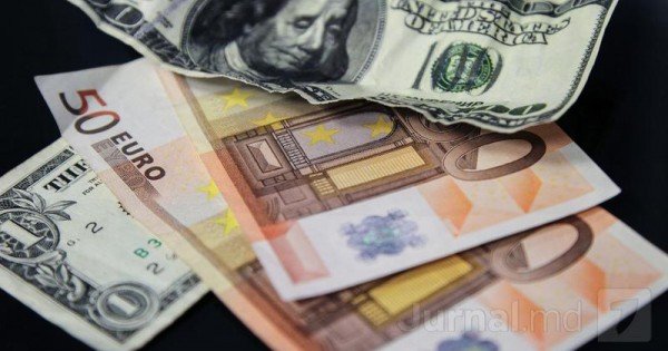 Diaspora trimite acasă tot mai mulți bani: Topul țărilor din care este expediat cel mai mare volum de transferuri // GRAFIC