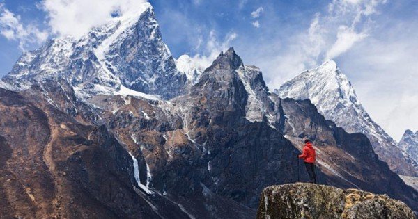 Descoperire alarmantă pe muntele Everest, care arată că natura este în pericol chiar și la 8.440 metri altitudine