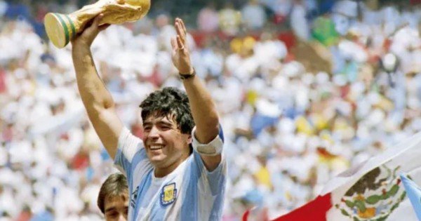 A murit legenda fotbalului, Diego Maradona