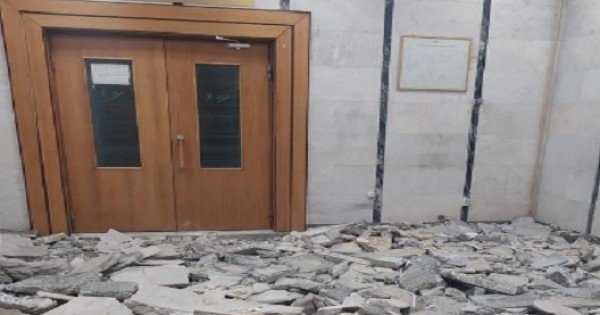 /FOTO/ Sediul Centru al Judecătoriei Chișinău, transformat în șantier. Magistrații se plâng că nu au fost anunțați prealabil