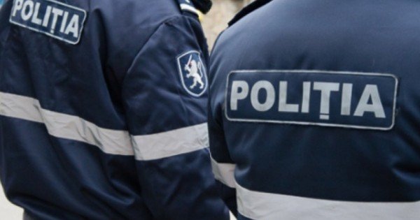 Ar fi cerut 11 mii lei pentru a soluționa un dosar. Un polițist din Anenii Noi, reținut de CNA