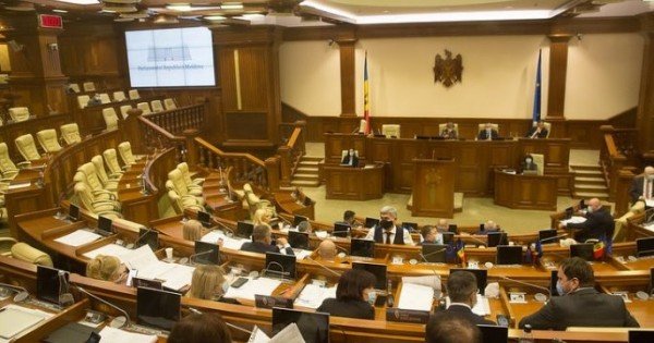 Bilanț statistic: în 2020 în Parlament au fost înregistrate 533 de inițiative legislative