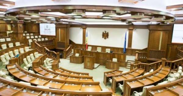 INFOGRAFIC | 533 de inițiative legislative, înregistrate în 2020 în Parlament. Fracțiunile care au înaintat cele mai multe proiecte