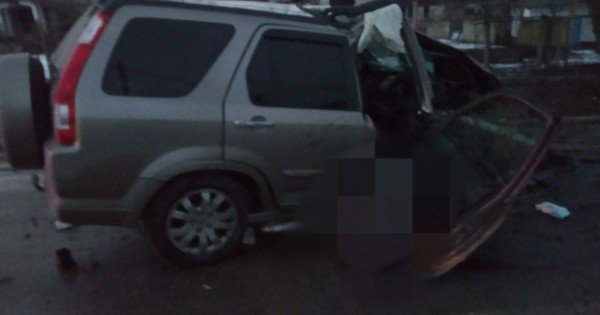Grav accident rutier la Ștefan Vodă! Pasagerul unei Honda a murit după ce șoferul a pierdut controlul volanului și a intrat într-un copac