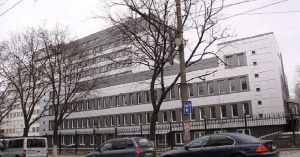 Un bărbat a murit după ce s-a aruncat în gol de la etajul cinci al Spitalului de Urgență