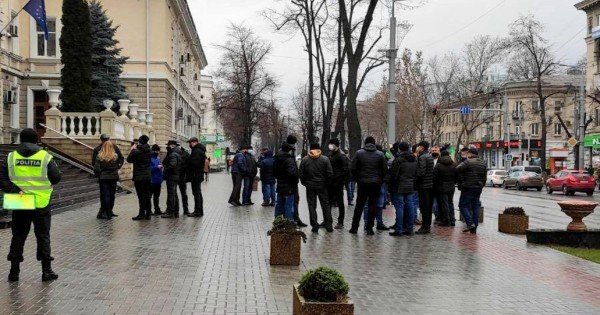 Protest la Ministerul Afacerilor Interne. Fermierii cer audiență la Voicu, după ce au fost citați la Poliție