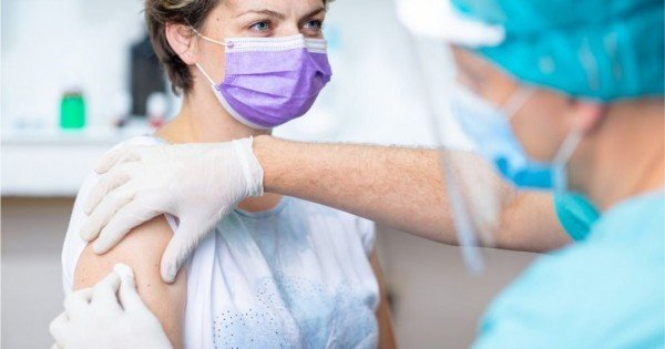 Aproape jumătate de milion de români s-au vaccinat împotriva virusului Covid-19