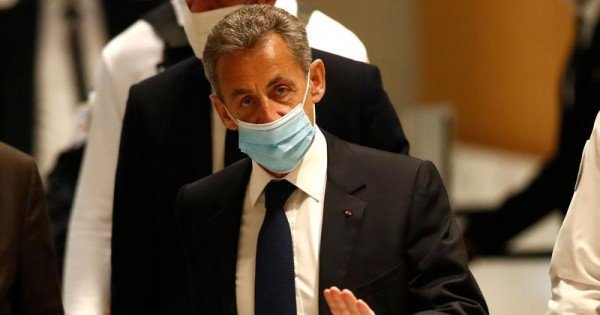 Franța: Fostul președinte Nicolas Sarkozy, condamnat la 3 ani de închisoare pentru corupție