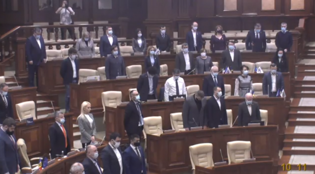 Minut de reculegere, ținut de deputați în plenul Parlamentului în memoria lui Nicolae Dabija