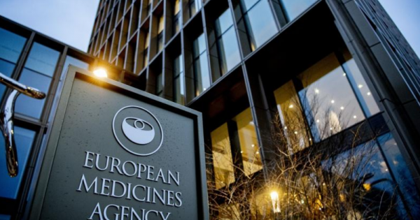EMA a concluzionat că există o legătură între apariția cheagurilor de sânge și vaccinarea cu AstraZeneca