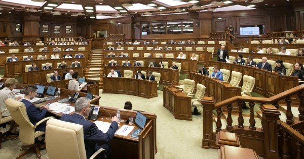 DOC // Secretariatul Parlamentului pregătește lista deputaților pentru a fi vaccinați împotriva COVID-19