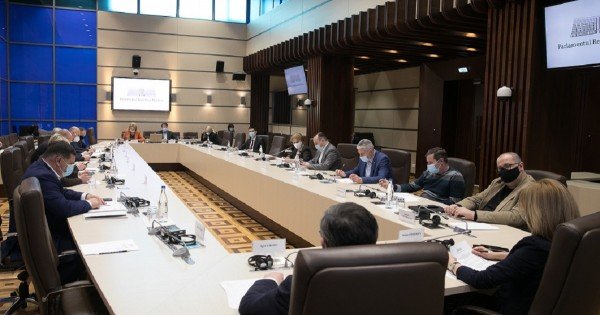 Parlamentul se întrunește vineri în ședință plenară. Pe ordinea de zi - crearea Comisiei „Ceaus”