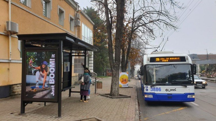 Circa 400 de stații de așteptare din Chișinău vor fi scoase la licitație și administrate de agențiile de publicitate