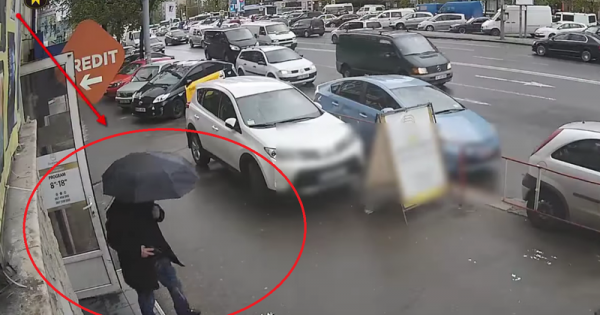 Un angajat al unei companii de microcreditare, amenințat cu un pistol; Peste 12.000 de lei, sustrași din aparatul de casă