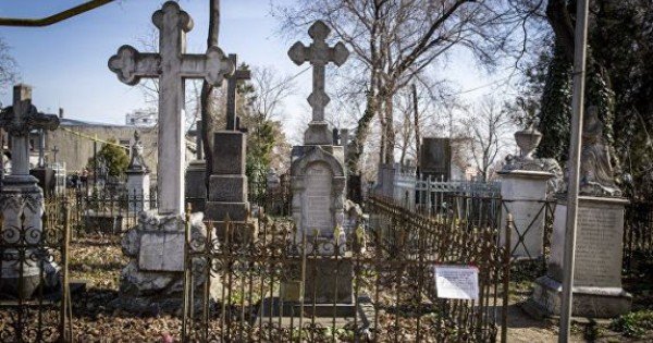 La fiecare mormânt nu mai mult de opt persoane. Locuitorii municipiului Edineț vor avea acces în cimitire, de Blajini