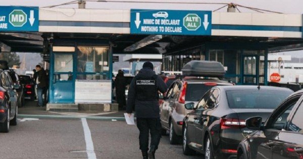 Șef din cadrul Poliției de Frontieră, REȚINUT în cazul contrabandei cu țigări de 500.000 de lei; Riscă 10 ani de pușcărie