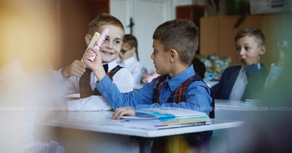 Situația Covid-19 în învățământ: Circa 60% din școlile din ţară activează cu prezența fizică a elevilor