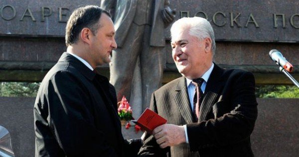 După 10 ani, sunt din nou împreună. Filmul replicilor dintre Vladimir Voronin și Igor Dodon (VIDEO)