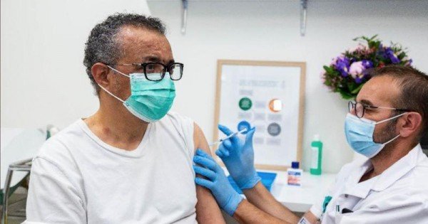 Șeful OMS, Tedros Adhanom Ghebreyesus, anunță că s-a vaccinat împotriva COVID-19: „Astăzi mi-a venit rândul”