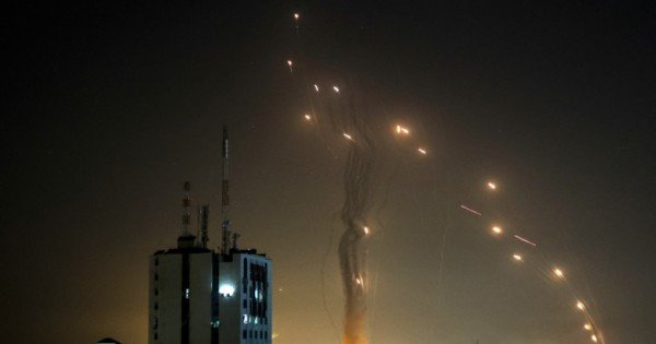 (video) Violențele din Israel continuă. Noi tiruri de rachete au fost lansate de Hamas după raidurile în forță din Fâșia Gaza