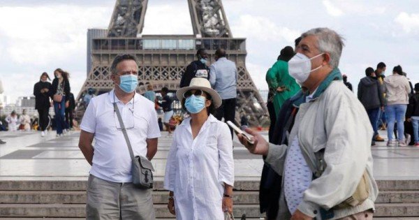 Franța renunță la unele restricții; Din 9 iunie, țara primește turiști vaccinați sau cu test PCR negativ