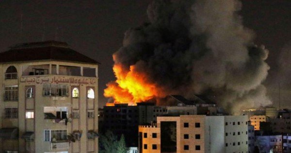 (video) Violenţe israeliano-palestiniene continuă: Un bloc în care se aflau birourile Associated Press şi Al Jazeera s-a prăbușit