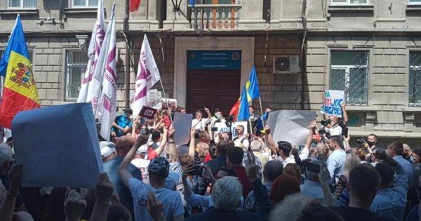 Curtea de Apel va reveni vineri la examinarea sesizărilor concurenților electorali privind numărul secțiilor de votare pentru diasporă