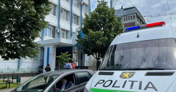 Alerta cu bombă de la Judecătoria Chișinău, sediul Buiucani, s-a dovedit a fi falsă