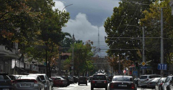 Vreme capricioasă și astăzi: Un nou cod galben de averse puternice, descărcări electrice, vijelie și grindină