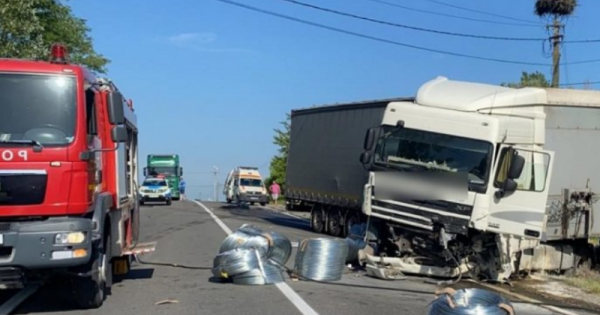 FOTO // Accident în România: Trei moldoveni morți; Printre victime un copil de șase ani, altul de 10 ani, internat în spital