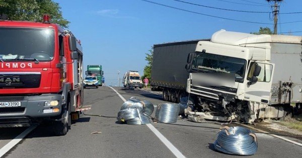Trei moldoveni, morți într-un grav accident produs azi în România! Un minor de 6 ani – printre cei decedați