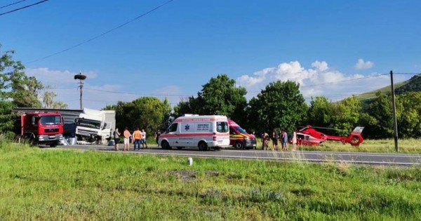 FOTO // Accident în România: Trei moldoveni morți; Printre victime un copil de șase ani, altul de 10 ani, internat în spital