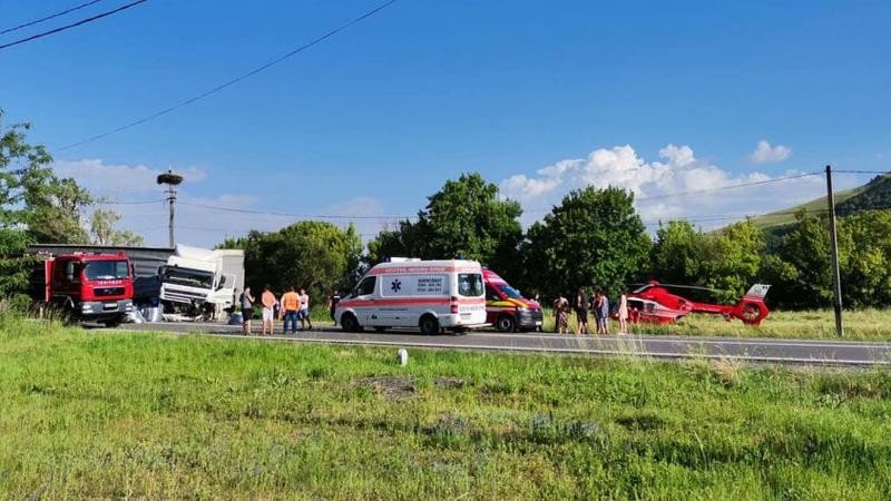 FOTO // Accident în România: Trei moldoveni morți; Printre victime un copil de șase ani, altul de 10 ani, internat în spital