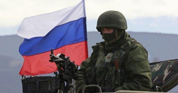 Un oficial ucrainean susține că Rusia a transferat 21.000 de militari ai trupelor speciale în Crimeea, sub pretextul luptei cu inundaţiile
