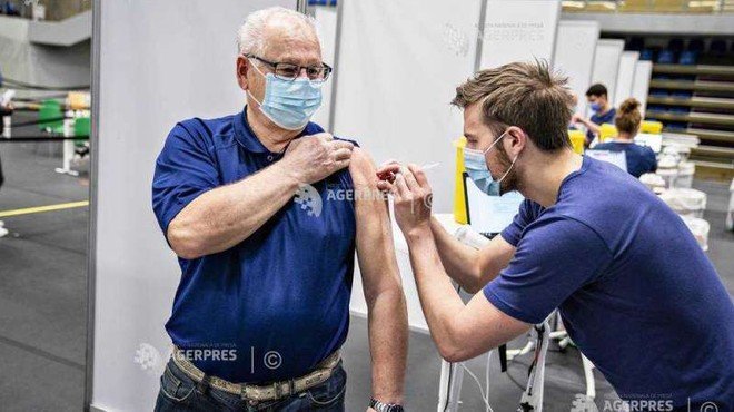 Țara care va administra a treia doză anti COVID-19 persoanelor care au primit două vaccinuri diferite
