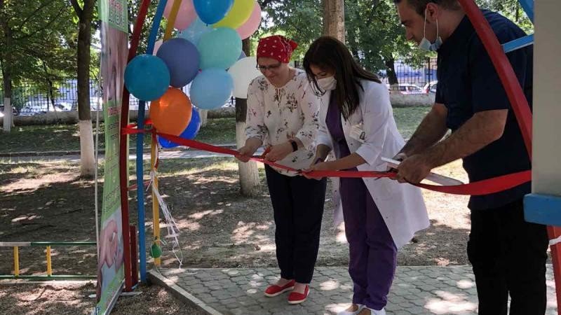 Un teren de joacă a fost inaugurat la Institutul Oncologic din capitală