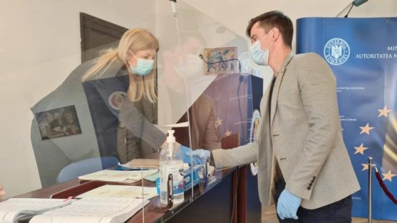 Unul dintre patru moldoveni au cetățenie română: Câți concetățeni sunt în așteptarea actelor