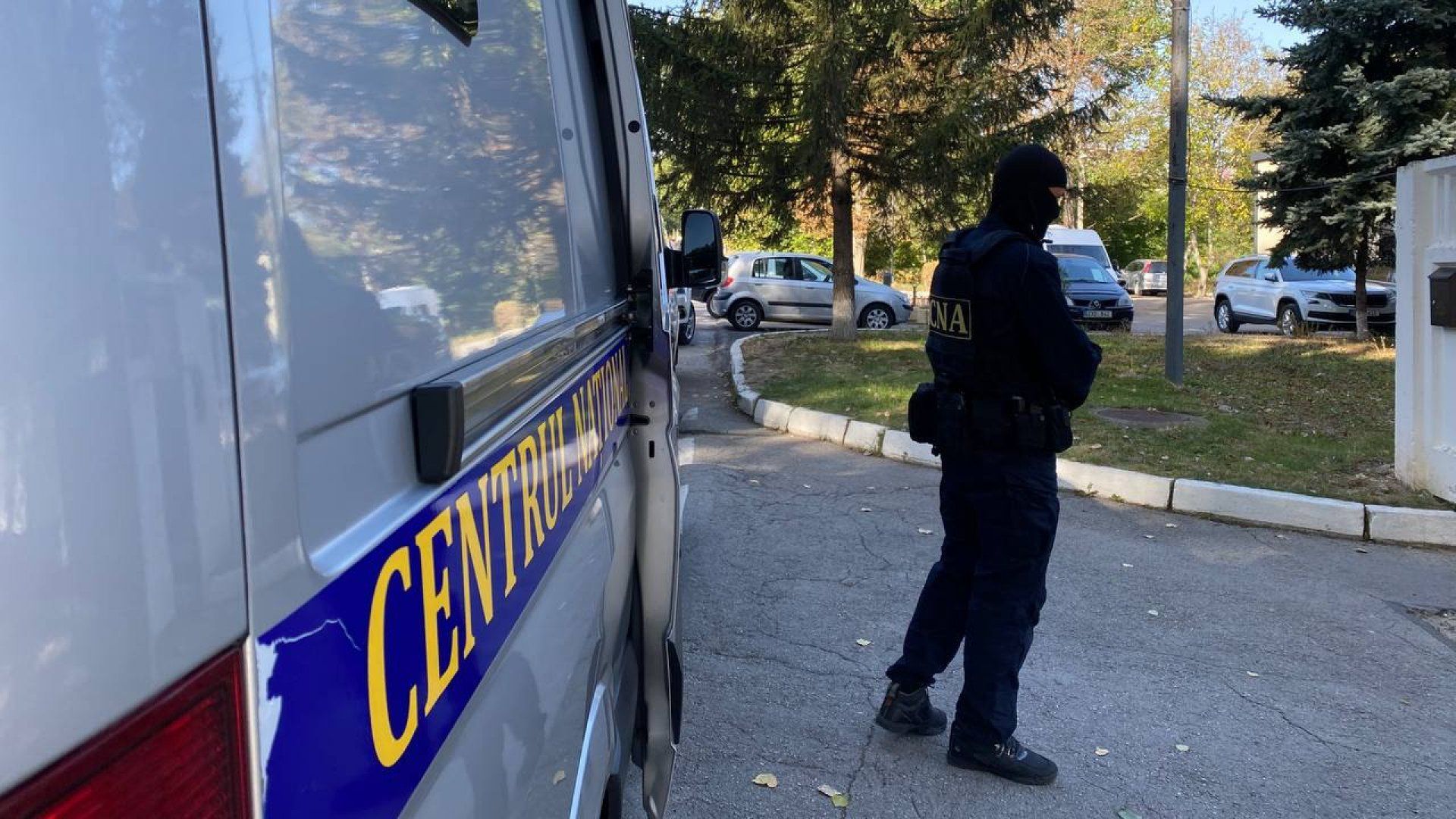 Обыски в аэропорту: 15 пограничников находятся в статусе подозреваемых, 13 из них задержаны