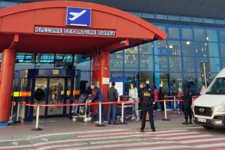 Обыски в аэропорту: 15 пограничников находятся в статусе подозреваемых, 13 из них задержаны
