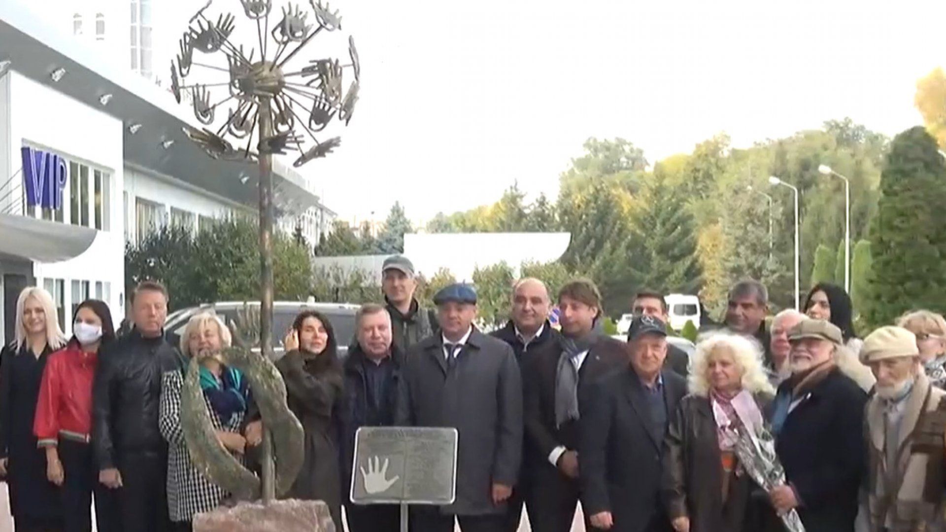 Celebra sculptură „Simbolul bunătății și Păcii” a fost inaugurată la Aeroportul Internațional Chișinău