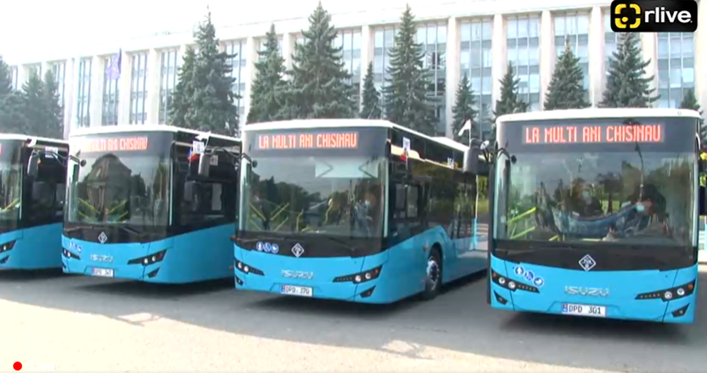 VIDEO Alte nouă autobuze de model ISUZU, la Chișinău. Au wi-fi inclus și vor fi puse astăzi pe rute. Unde