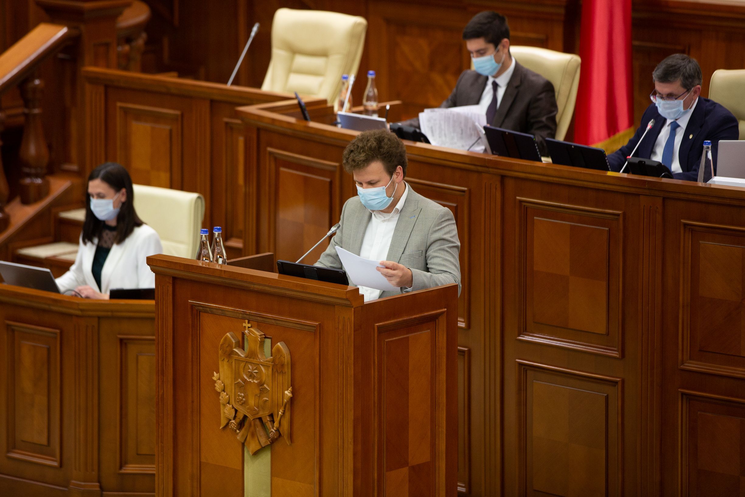 Votat de parlament! Accesul la produsele din tutun încălzit și țigările electronice va fi limitat
