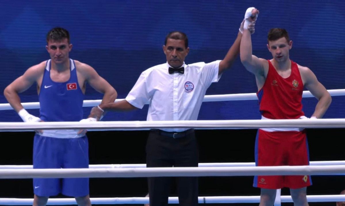 Boxerul moldovean Alexandru Paraschiv s-a calificat în semifinalele Campionatului European. Și-a asigurat cel puțin medalia de bronz