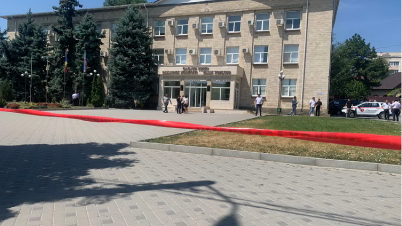 Alertă cu bombă la sediul Comitetului Executiv al Găgăuziei! Clădirea din Comrat a fost evacuată, iar ședința Adunării Populare - amânată